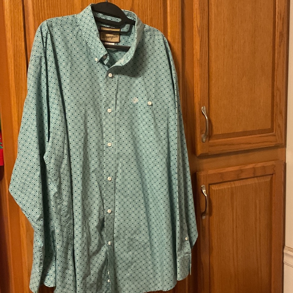 Gently used men’s wrangler cowboy button down size 2X